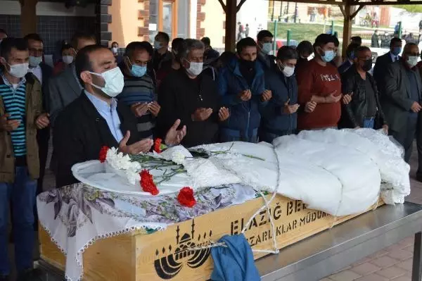 Emine, tabutunun �zerine konulan gelinlikle son yolculu�una u�urland�