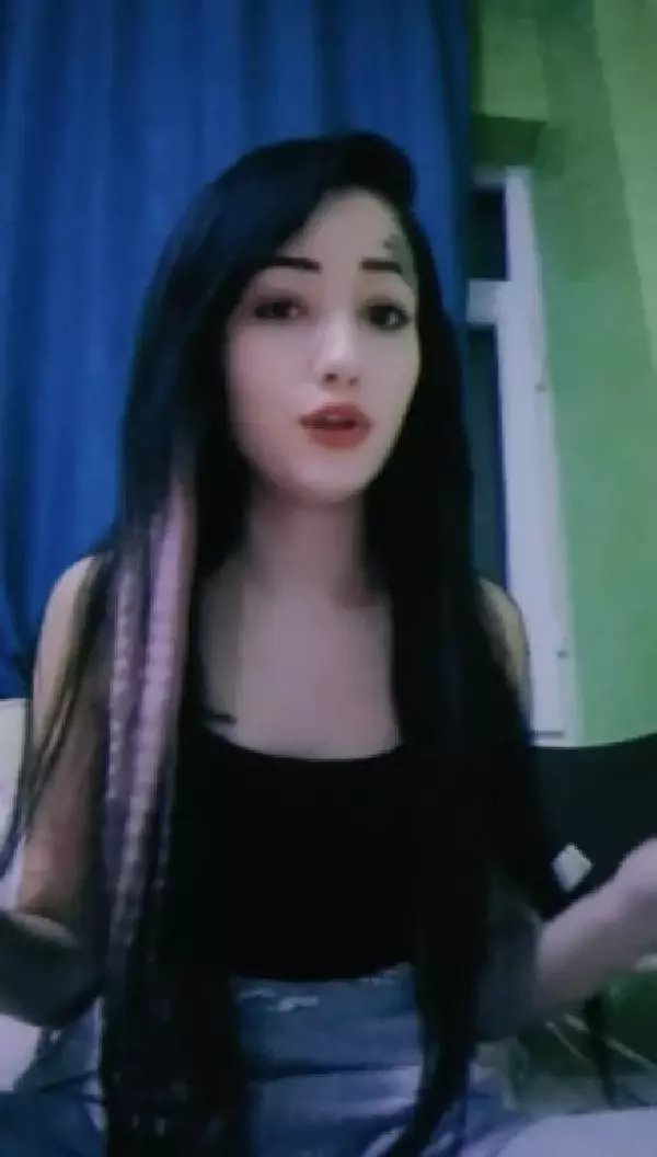 Emine, tabutunun �zerine konulan gelinlikle son yolculu�una u�urland�