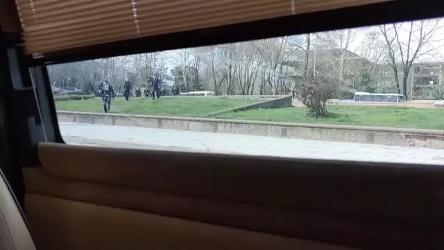 Gazetecilerden 'silah yüklü araç' ihbarına giden polis ekiplerine sürpriz kutlama Gazetecilerden 'silah yüklü araç' ihbarına giden polis ekiplerine sürpriz kutlama
