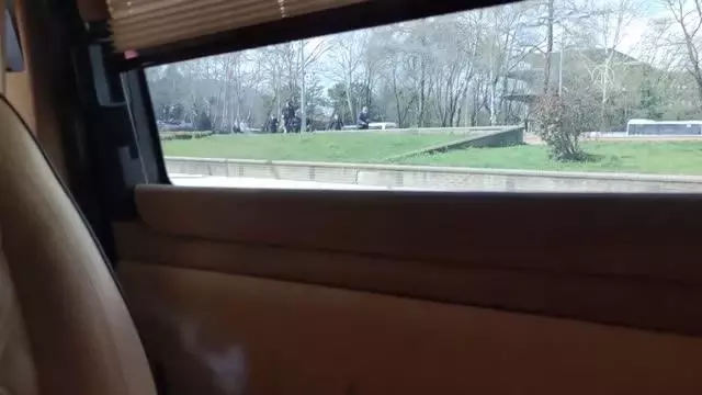 Gazetecilerden 'silah yüklü araç' ihbarına giden polis ekiplerine sürpriz kutlama Gazetecilerden 'silah yüklü araç' ihbarına giden polis ekiplerine sürpriz kutlama