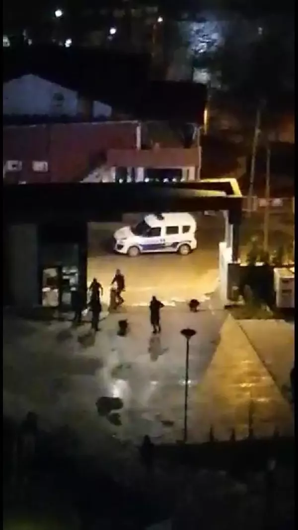 Güvenlik kulübesinin camlarını kırıp, eşyaları dağıtan saldırgana gözaltı