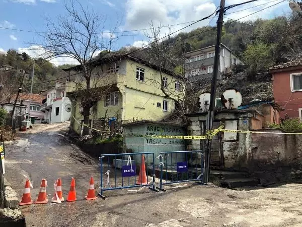 ZONGULDAK HEYELAN SONRASI MÜHÜRLENEN EVLERDE YAŞAYAN AİLELERE 2 AY ÖNCE BOŞALTILMASI İÇİN TEBLİGAT GİTMİŞ ZONGULDAK HEYELAN SONRASI MÜHÜRLENEN EVLERDE YAŞAYAN AİLELERE 2 AY ÖNCE BOŞALTILMASI İÇİN TEBLİGAT GİTMİŞ