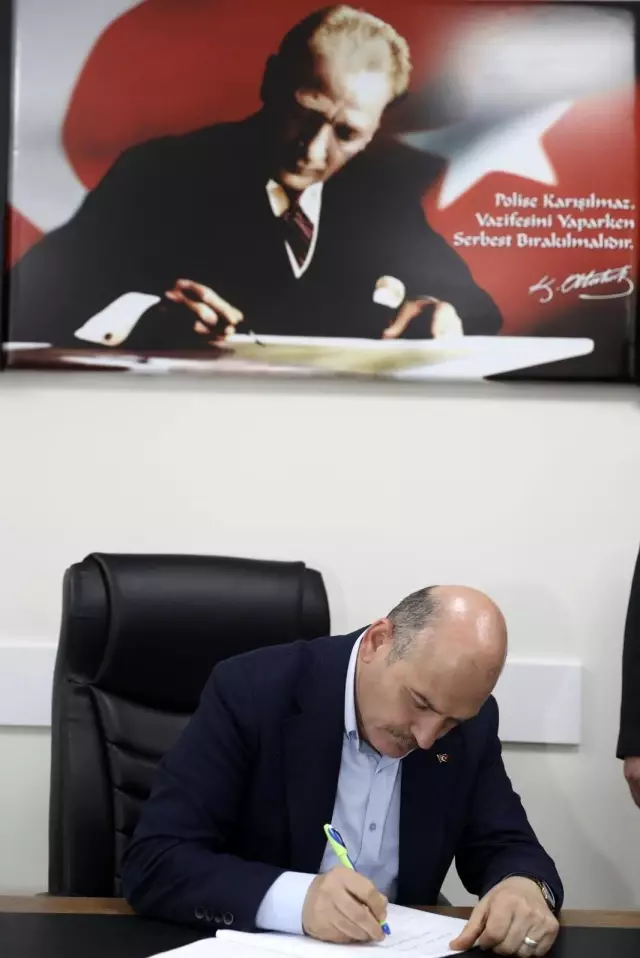 Son dakika haberleri... Bakan Soylu 10 Nisan Polis Günü'nde Şehit Behram Aktaşlı Polis Merkezi Amirliğini ziyaret etti Son dakika haberleri... Bakan Soylu 10 Nisan Polis Günü'nde Şehit Behram Aktaşlı Polis Merkezi Amirliğini ziyaret etti