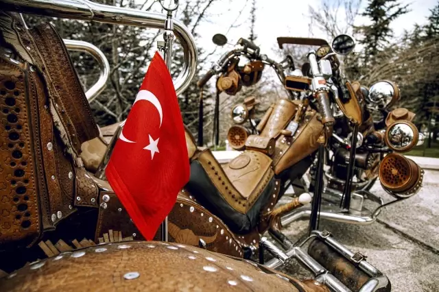İlginç tasarımıyla dikkat çeken bu motosikletin dünyada eşi benzeri yok İlginç tasarımıyla dikkat çeken bu motosikletin dünyada eşi benzeri yok