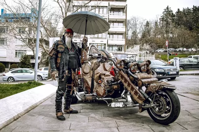 İlginç tasarımıyla dikkat çeken bu motosikletin dünyada eşi benzeri yok İlginç tasarımıyla dikkat çeken bu motosikletin dünyada eşi benzeri yok
