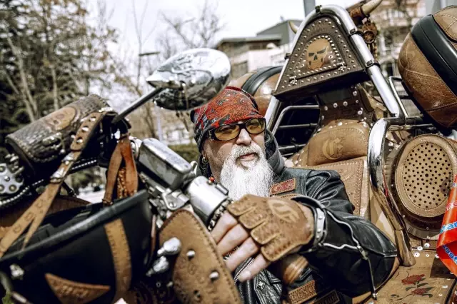 İlginç tasarımıyla dikkat çeken bu motosikletin dünyada eşi benzeri yok İlginç tasarımıyla dikkat çeken bu motosikletin dünyada eşi benzeri yok