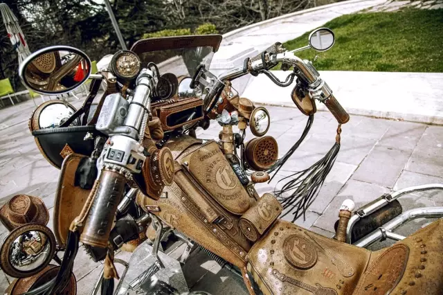 İlginç tasarımıyla dikkat çeken bu motosikletin dünyada eşi benzeri yok İlginç tasarımıyla dikkat çeken bu motosikletin dünyada eşi benzeri yok