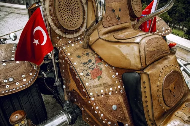 İlginç tasarımıyla dikkat çeken bu motosikletin dünyada eşi benzeri yok İlginç tasarımıyla dikkat çeken bu motosikletin dünyada eşi benzeri yok