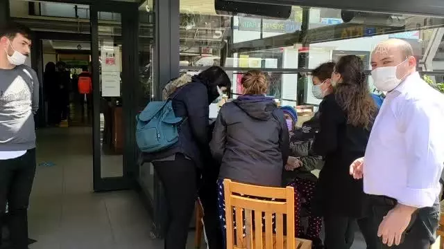 Son dakika haber: Kadıköy'de çatı katındaki dairede çıkan yangında 3 kişi yaralandı Son dakika haber: Kadıköy'de çatı katındaki dairede çıkan yangında 3 kişi yaralandı