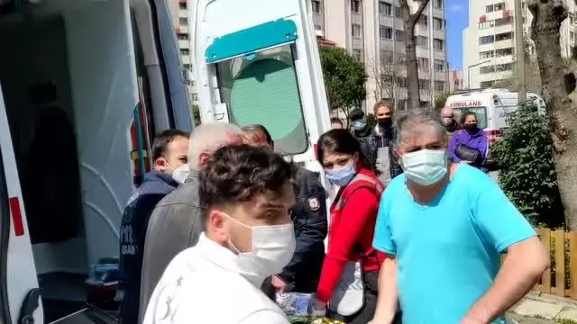 Son dakika haber: Kadıköy'de çatı katındaki dairede çıkan yangında 3 kişi yaralandı Son dakika haber: Kadıköy'de çatı katındaki dairede çıkan yangında 3 kişi yaralandı