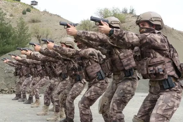 Son dakika haberi! Kadın özel harekat ekiplerinin operasyon anını DHA görüntüledi Son dakika haberi! Kadın özel harekat ekiplerinin operasyon anını DHA görüntüledi