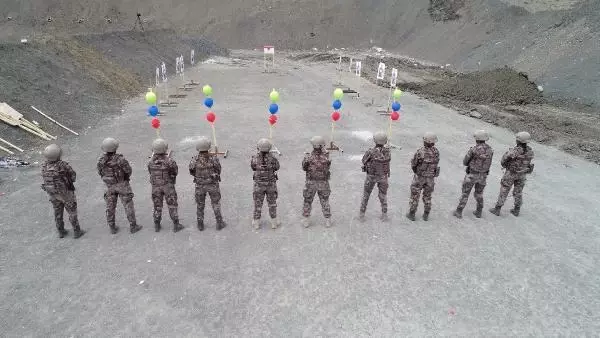 Son dakika haberi! Kadın özel harekat ekiplerinin operasyon anını DHA görüntüledi Son dakika haberi! Kadın özel harekat ekiplerinin operasyon anını DHA görüntüledi