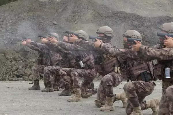 Son dakika haberi! Kadın özel harekat ekiplerinin operasyon anını DHA görüntüledi Son dakika haberi! Kadın özel harekat ekiplerinin operasyon anını DHA görüntüledi