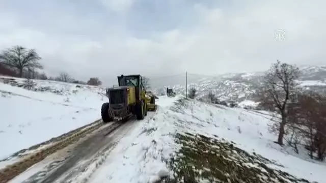 Kar nedeniyle yolu kapanan köydeki diyaliz hastası kurtarıldı Kar nedeniyle yolu kapanan köydeki diyaliz hastası kurtarıldı