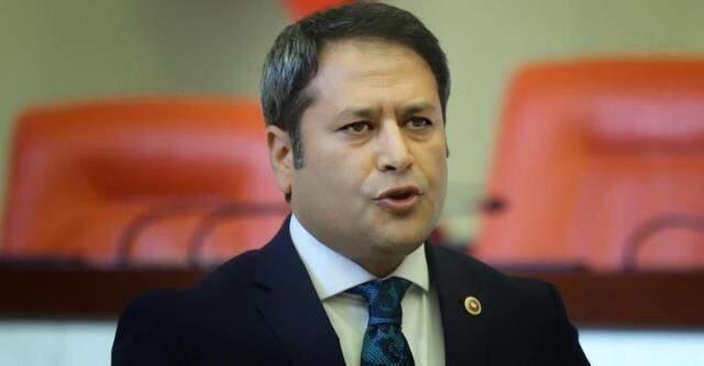 Kaza yapan AK Partili vekil sosyal medyadan yardım istedi: Acil yardım bekliyoruz Kaza yapan AK Partili vekil sosyal medyadan yardım istedi: Acil yardım bekliyoruz