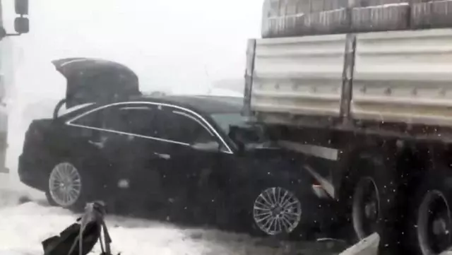 Kaza yapan AK Partili vekil sosyal medyadan çağrı yaptı: Acil yardım bekliyoruz Kaza yapan AK Partili vekil sosyal medyadan çağrı yaptı: Acil yardım bekliyoruz