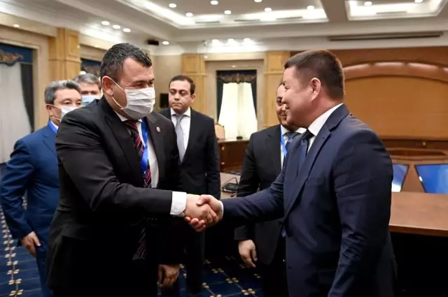Kırgızistan'dan uçakta rahatsızlanan bebeği kurtaran Milletvekili Şeker'e teşekkür Kırgızistan'dan uçakta rahatsızlanan bebeği kurtaran Milletvekili Şeker'e teşekkür