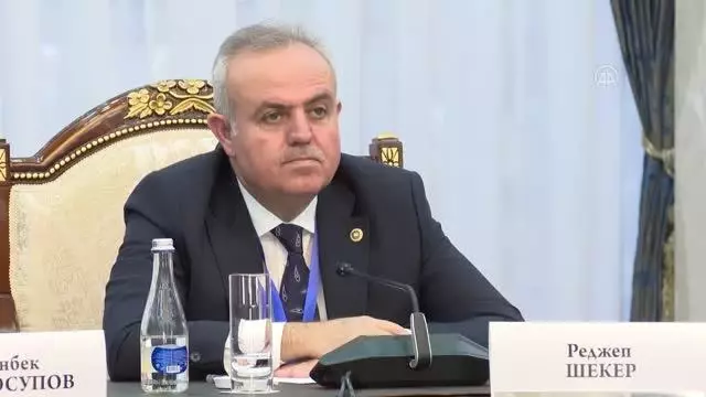 Kırgızistan Meclis Başkanı'ndan uçakta rahatsızlanan bebeği kurtaran Türk doktor vekile teşekkür Kırgızistan Meclis Başkanı'ndan uçakta rahatsızlanan bebeği kurtaran Türk doktor vekile teşekkür