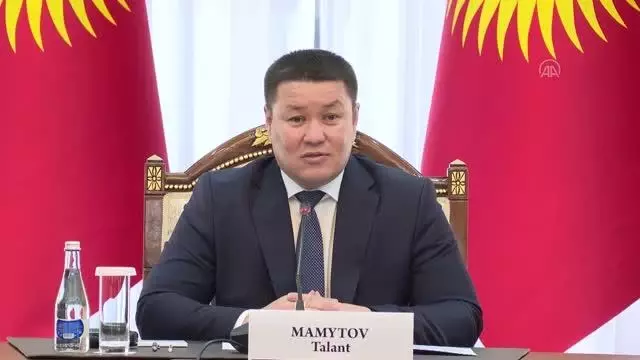 Kırgızistan Meclis Başkanı'ndan uçakta rahatsızlanan bebeği kurtaran Türk doktor vekile teşekkür Kırgızistan Meclis Başkanı'ndan uçakta rahatsızlanan bebeği kurtaran Türk doktor vekile teşekkür