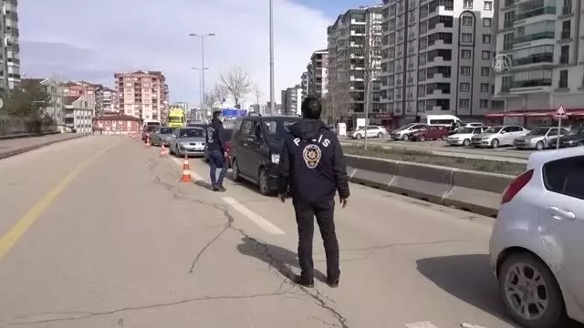 'Çok yüksek riskli' Samsun ve çevre illerde sokağa çıkma kısıtlaması nedeniyle sessizlik hakim 'Çok yüksek riskli' Samsun ve çevre illerde sokağa çıkma kısıtlaması nedeniyle sessizlik hakim