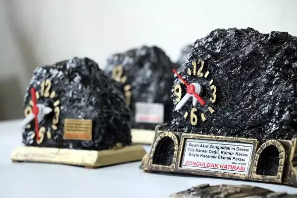 Kömürlükte madenci bibloları yapıyorlar