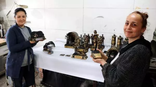 Kömürlükte madenci bibloları yapıyorlar