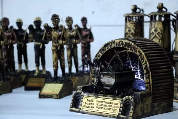 Kömürlükte madenci bibloları yapıyorlar