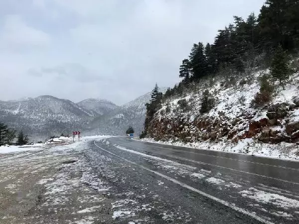 Konya yolunda kar yağışı Konya yolunda kar yağışı
