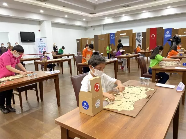 Küçükçekmece'de yapboz yarışması Küçükçekmece'de yapboz yarışması