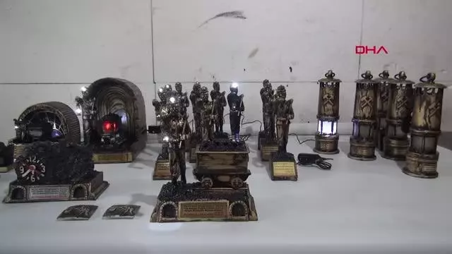 Kömürlükte madenci bibloları yapıyorlar