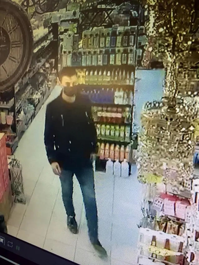 Marketten şampuanları böyle çaldı Marketten şampuanları böyle çaldı
