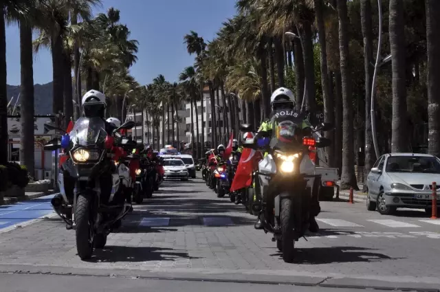 Marmaris polisinden anlamlı kortej Marmaris polisinden anlamlı kortej