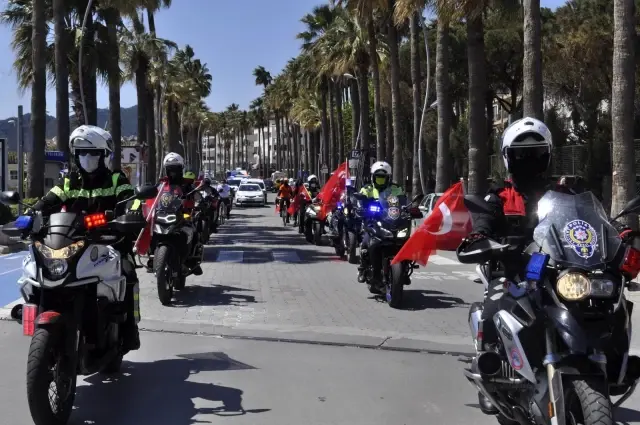 Marmaris polisinden anlamlı kortej Marmaris polisinden anlamlı kortej
