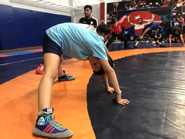 Milli Güreşçi Cihat'ın hedefi dünya şampiyonluğu Milli Güreşçi Cihat'ın hedefi dünya şampiyonluğu