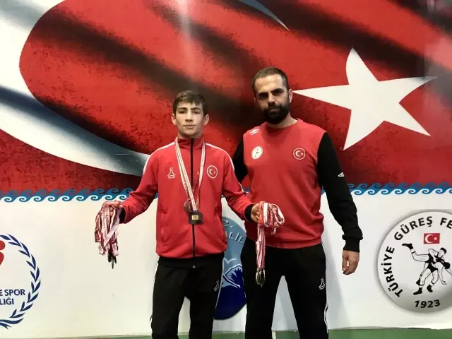 Milli Güreşçi Cihat'ın hedefi dünya şampiyonluğu Milli Güreşçi Cihat'ın hedefi dünya şampiyonluğu