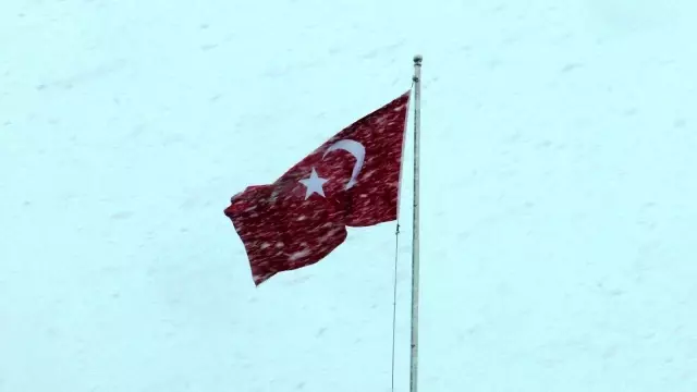 Nisan karı Kayseri'yi beyaza bürüdü Nisan karı Kayseri'yi beyaza bürüdü