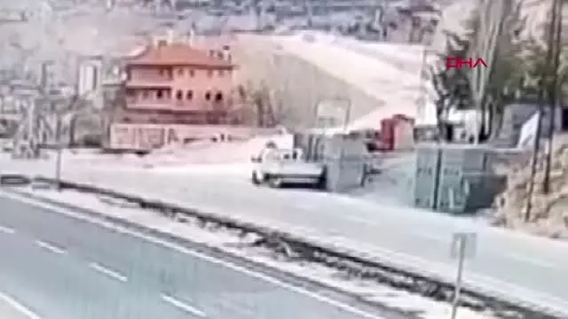 Son dakika: SEYCAN HEMŞİRENİN KAZA ANI GÜVENLİK KAMERASINDA Son dakika: SEYCAN HEMŞİRENİN KAZA ANI GÜVENLİK KAMERASINDA