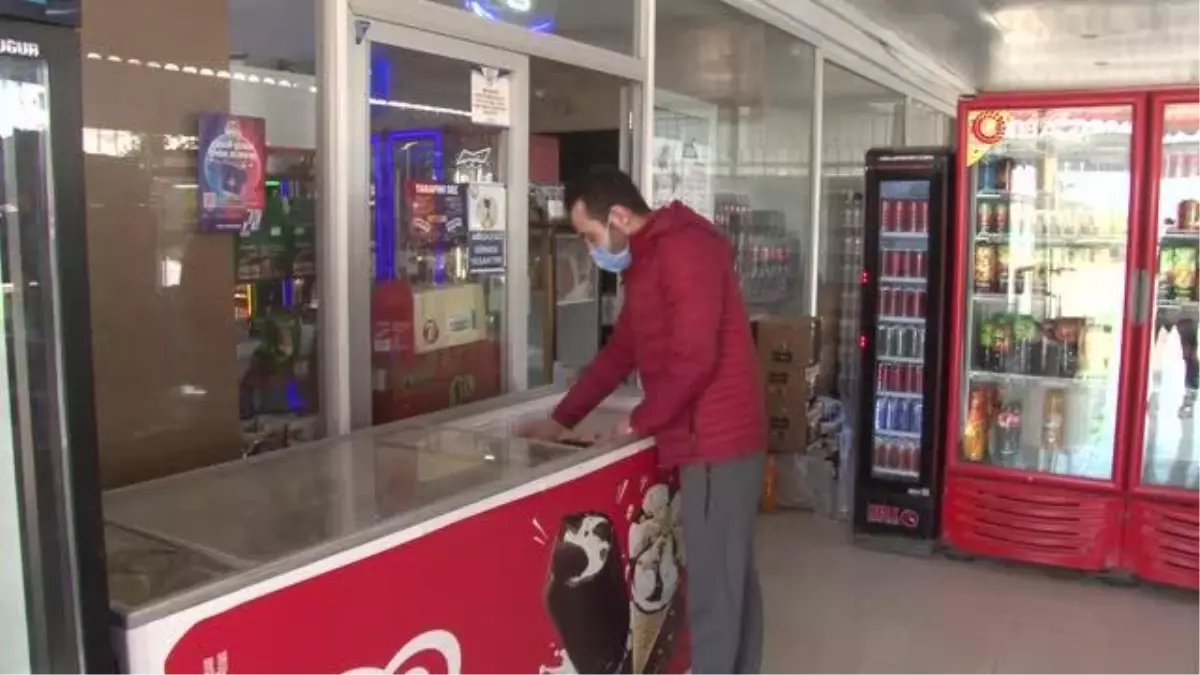 Şiddetli rüzgar dondurma dolabını böyle sürükledi