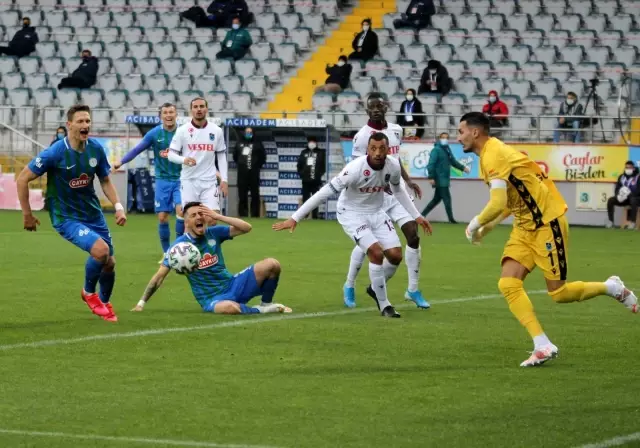 Süper Lig: Çaykur Rizespor: 0 Trabzonspor: 0 (İlk yarı) Süper Lig: Çaykur Rizespor: 0 Trabzonspor: 0 (İlk yarı)