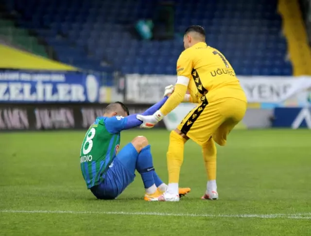Süper Lig: Çaykur Rizespor: 0 Trabzonspor: 0 (İlk yarı) Süper Lig: Çaykur Rizespor: 0 Trabzonspor: 0 (İlk yarı)