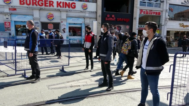 Taksim'de polis ve zabıtadan ortaklaşa korona virüs denetimi