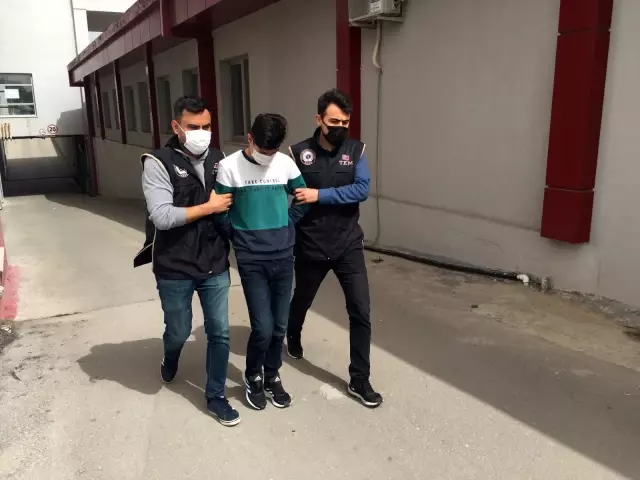 Terörist başının doğum gününde korsan gösteri yapmak isteyen 3 kişi tutuklandı Terörist başının doğum gününde korsan gösteri yapmak isteyen 3 kişi tutuklandı