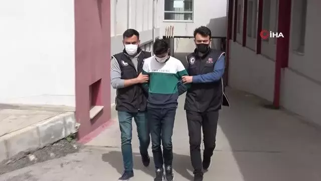 Terörist başının doğum gününde korsan gösteri yapmak isteyen 3 kişi tutuklandı Terörist başının doğum gününde korsan gösteri yapmak isteyen 3 kişi tutuklandı