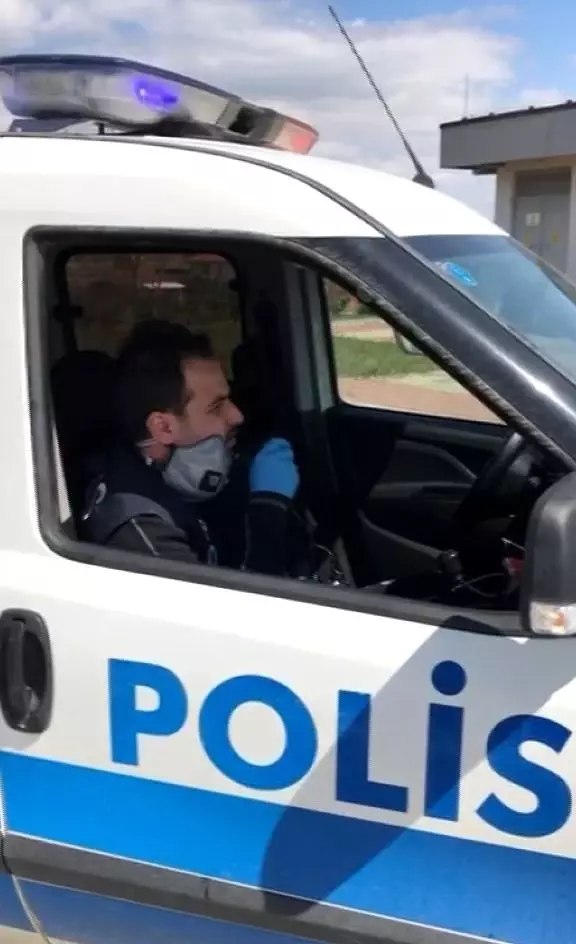 Son dakika: Toplum Polisi, dolandırıcılara dikkat çekmek için klip çekti Son dakika: Toplum Polisi, dolandırıcılara dikkat çekmek için klip çekti