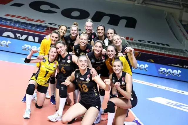 VakıfBank final serisinde 1-0 öne geçti VakıfBank final serisinde 1-0 öne geçti