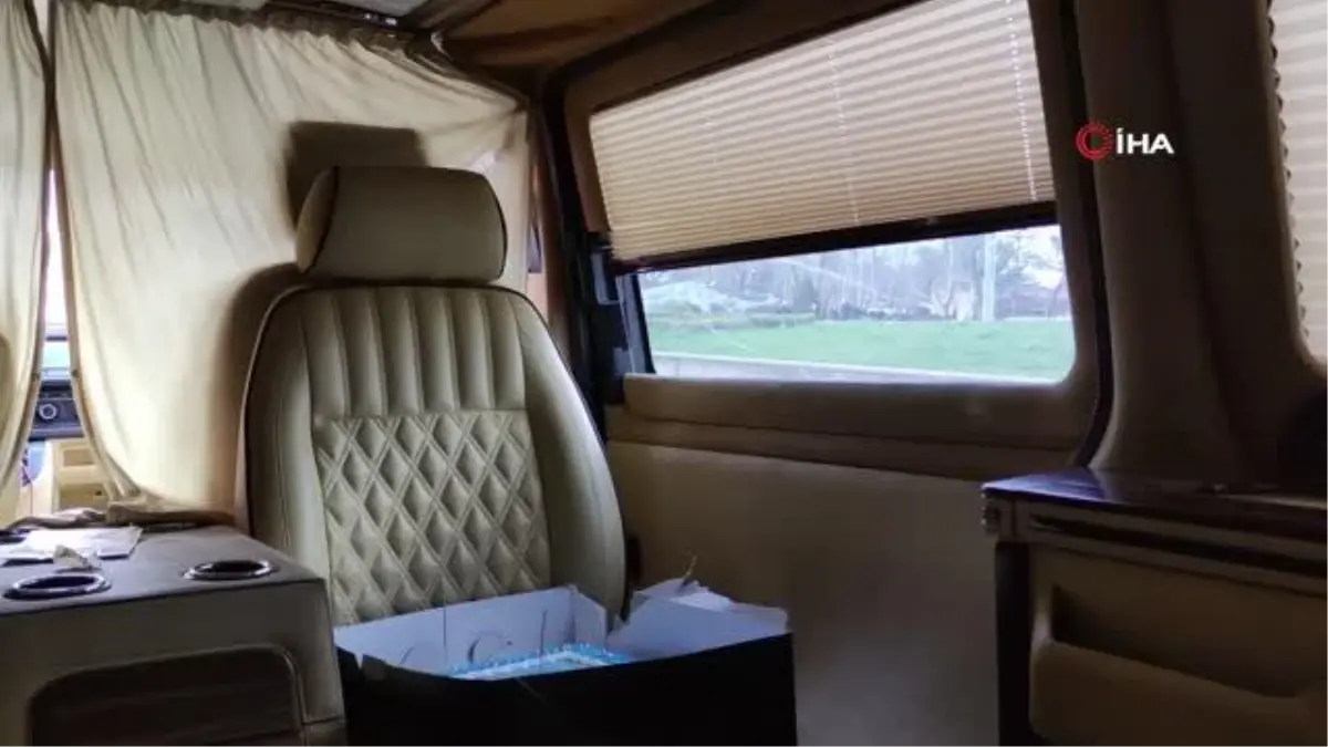 Yapılan anonsu duyan polisler koşmaya başladı... Gazetecilerden polislere, 'Silah yüklü araç' sürprizi