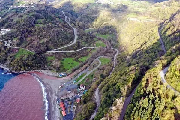 ZONGULDAK'TA DENİZİN RENGİ ÇAMURA DÖNDÜ ZONGULDAK'TA DENİZİN RENGİ ÇAMURA DÖNDÜ