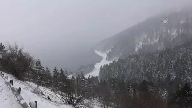 Yeniçağa'da kar yağışı etkili oluyor Yeniçağa'da kar yağışı etkili oluyor
