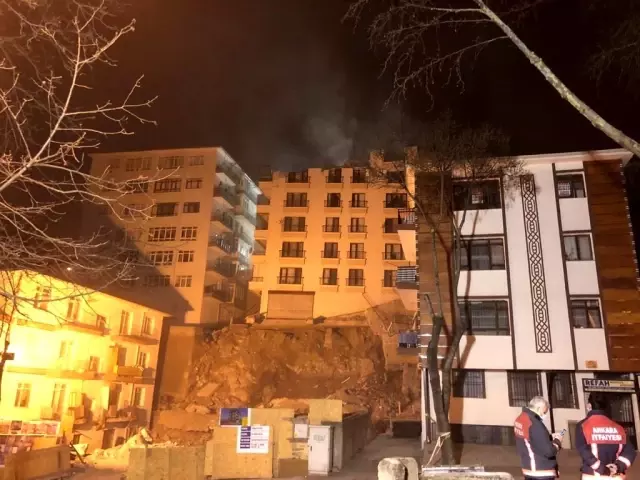 Ankara'da Açelya apartmanının çatısı çöktü, yıkım çalışmaları sabaha kaldı Ankara'da Açelya apartmanının çatısı çöktü, yıkım çalışmaları sabaha kaldı
