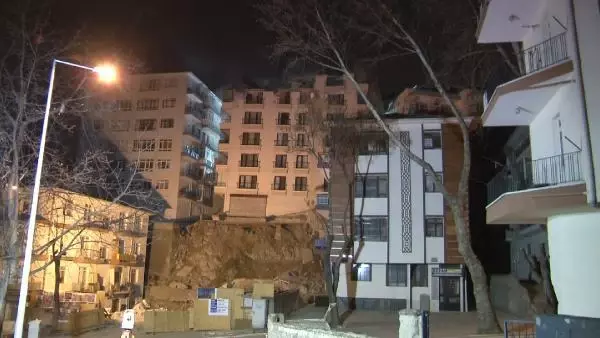Ankara'da inşaat kazısında temeli kayan apartmanda yıkım başladı (7) Ankara'da inşaat kazısında temeli kayan apartmanda yıkım başladı (7)